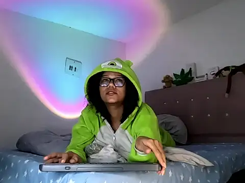 Snapshot of Ale_xandra chatting on 11-20-25, 12:22 Ale xandra online show from 11-20-25, 12:22