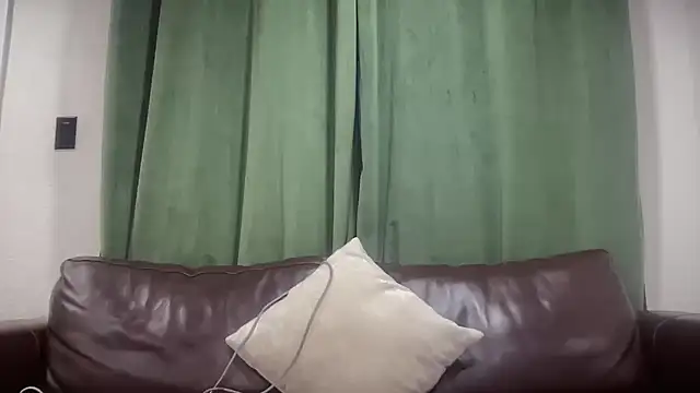 Snapshot of BaileyBaird chatting on 12-25-24, 12:48 BaileyBaird online show from 12-25-24, 12:48