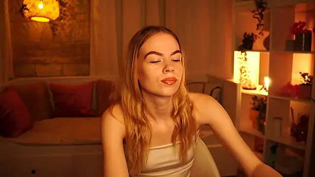 Snapshot of sn0w_barbie chatting on 12-03-24, 08:27 sn0w barbie online show from 12-03-24, 08:27