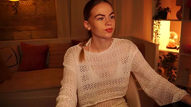 Snapshot of sn0w_barbie chatting on 12-18-24, 02:06 sn0w barbie online show from 12-18-24, 02:06