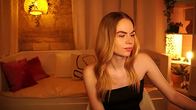 Snapshot of sn0w_barbie chatting on 01-16-25, 02:19 sn0w barbie online show from 01-16-25, 02:19