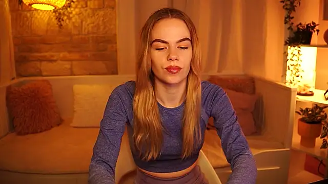 Snapshot of sn0w_barbie chatting on 01-19-25, 08:29 sn0w barbie online show from 01-19-25, 08:29