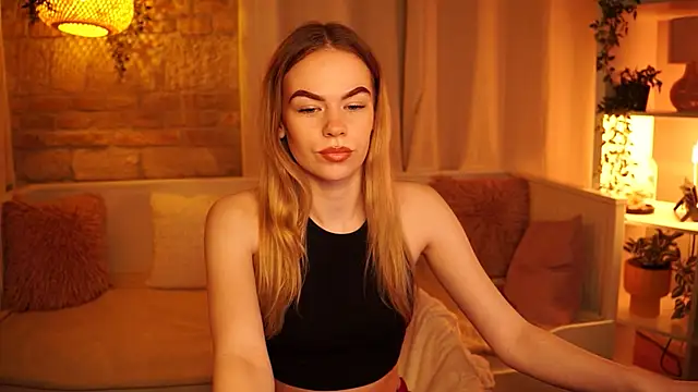 Snapshot of sn0w_barbie chatting on 01-22-25, 04:12 sn0w barbie online show from 01-22-25, 04:12