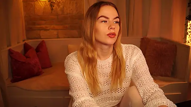 Snapshot of sn0w_barbie chatting on 01-24-25, 02:30 sn0w barbie online show from 01-24-25, 02:30