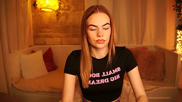 Snapshot of sn0w_barbie chatting on 02-20-25, 09:22 sn0w barbie online show from 02-20-25, 09:22