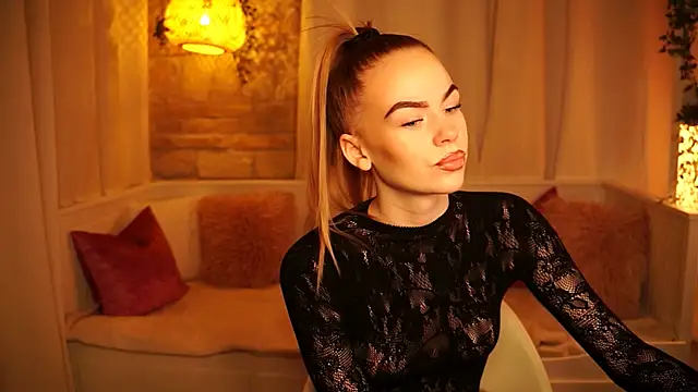 Snapshot of sn0w_barbie chatting on 02-21-25, 09:34 sn0w barbie online show from 02-21-25, 09:34