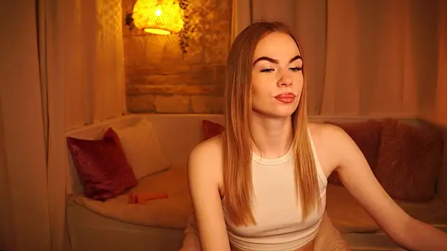 Snapshot of sn0w_barbie chatting on 03-12-25, 09:23 sn0w barbie online show from 03-12-25, 09:23