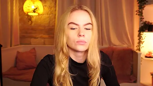 Snapshot of sn0w_barbie chatting on 09-16-25, 06:36 sn0w barbie online show from 09-16-25, 06:36