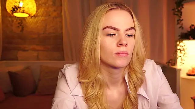 Snapshot of sn0w_barbie chatting on 11-04-25, 09:41 sn0w barbie online show from 11-04-25, 09:41