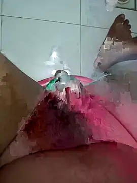 Snapshot of jameswantmore chatting on 10-06-25, 01:52 jameswantmore online show from 10-06-25, 01:52