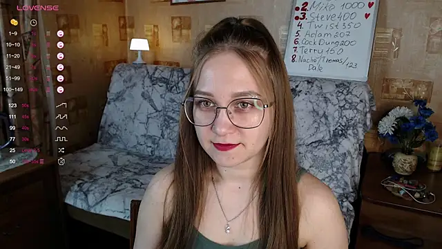 Snapshot of Miatiny chatting on 12-08-24, 12:41 Miatiny online show from 12-08-24, 12:41