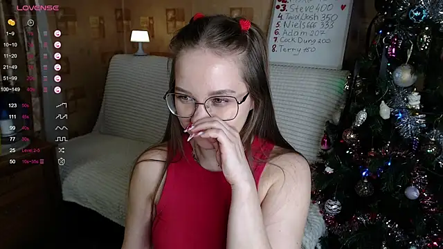 Snapshot of Miatiny chatting on 12-18-24, 12:40 Miatiny online show from 12-18-24, 12:40