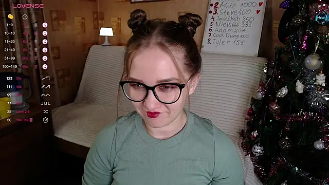 Snapshot of Miatiny chatting on 12-25-24, 01:09 Miatiny online show from 12-25-24, 01:09