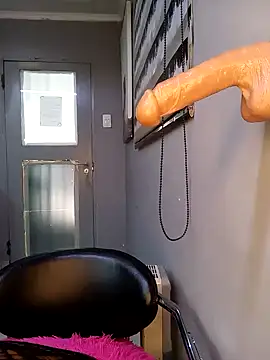 Snapshot of DickDiva1 chatting on 02-22-25, 07:12 DickDiva1 online show from 02-22-25, 07:12