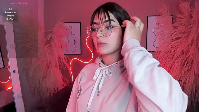 Snapshot of Megan_mooree_ chatting on 01-21-25, 06:55 Megan mooree online show from 01-21-25, 06:55