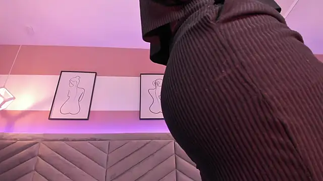 Snapshot of Megan_mooree_ chatting on 01-22-25, 01:11 Megan mooree online show from 01-22-25, 01:11