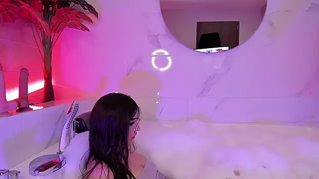 Snapshot of Megan_mooree_ chatting on 01-25-25, 06:13 Megan mooree online show from 01-25-25, 06:13