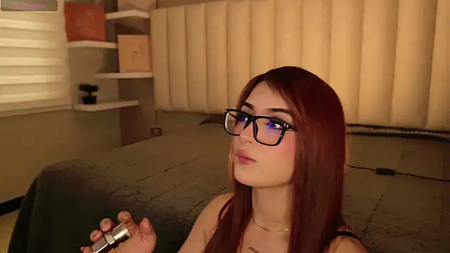 Snapshot of Megan_mooree_ chatting on 09-27-25, 01:05 Megan mooree online show from 09-27-25, 01:05