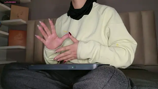 Megan mooree  online show from 04-10-26, 12:32