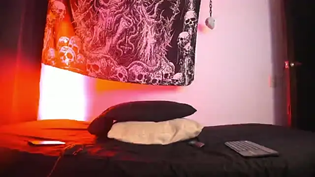 Agnes jones  online show from 12-19-25, 11:34