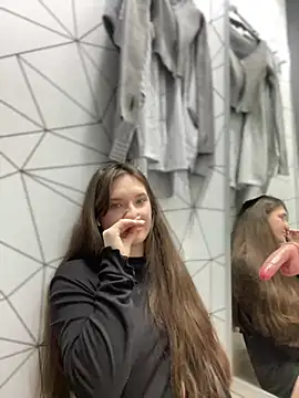 Holly Molii online show from 12-15-24, 08:19