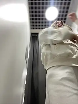 Holly Molii online show from 12-19-24, 08:23