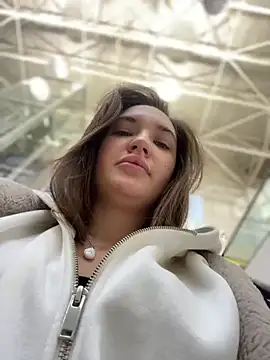 Holly Molii online show from 01-18-25, 05:10