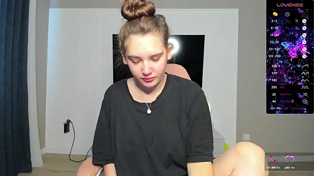 Holly Molii online show from 09-21-25, 12:01