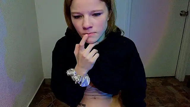 Snapshot of foxy_ana13 chatting on 03-03-25, 04:14 foxy ana13 online show from 03-03-25, 04:14