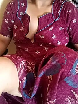 Snapshot of yourtamilcouple chatting on 02-15-25, 04:14 yourtamilcouple online show from 02-15-25, 04:14