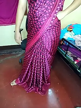 Snapshot of yourtamilcouple chatting on 09-21-25, 05:20 yourtamilcouple online show from 09-21-25, 05:20