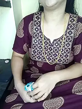 Snapshot of yourtamilcouple chatting on 10-05-25, 10:57 yourtamilcouple online show from 10-05-25, 10:57