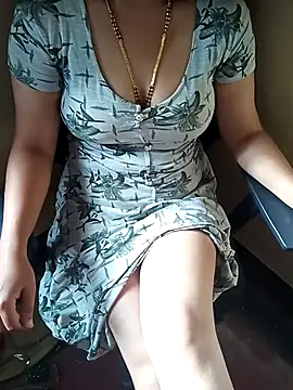 Snapshot of yourtamilcouple chatting on 11-19-25, 02:33 yourtamilcouple online show from 11-19-25, 02:33