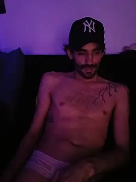 Snapshot of johngil0995 chatting on 11-10-25, 11:31 johngil0995 online show from 11-10-25, 11:31