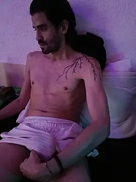 Snapshot of johngil0995 chatting on 11-17-25, 03:23 johngil0995 online show from 11-17-25, 03:23