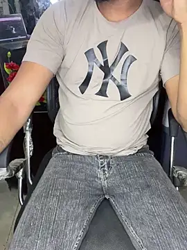 Snapshot of sexyboy09 chatting on 12-21-24, 06:02 sexyboy09 online show from 12-21-24, 06:02