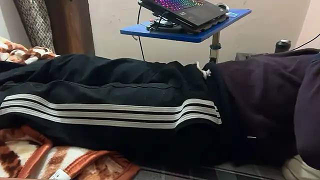 Snapshot of sexyboy09 chatting on 10-24-25, 06:32 sexyboy09 online show from 10-24-25, 06:32