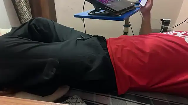 Snapshot of sexyboy09 chatting on 10-29-25, 06:59 sexyboy09 online show from 10-29-25, 06:59