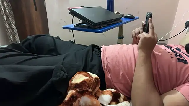 Snapshot of sexyboy09 chatting on 10-31-25, 05:25 sexyboy09 online show from 10-31-25, 05:25