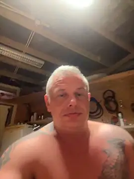 JakubW79 online show from 12-18-24, 02:42