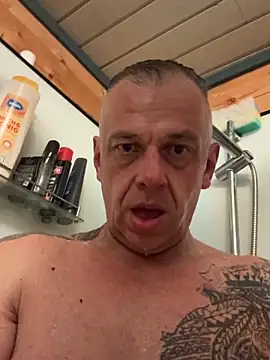 JakubW79 online show from 10-18-25, 03:31