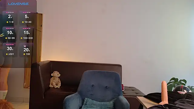 Snapshot of Rachel_t_ chatting on 02-15-25, 07:17 Rachel t online show from 02-15-25, 07:17