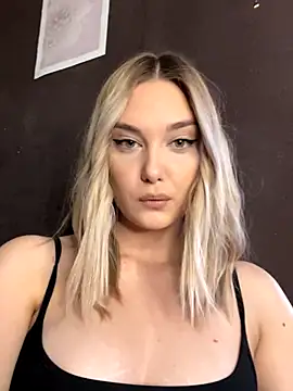 Snapshot of Alisa_Rise chatting on 10-02-25, 12:01 Alisa Rise online show from 10-02-25, 12:01