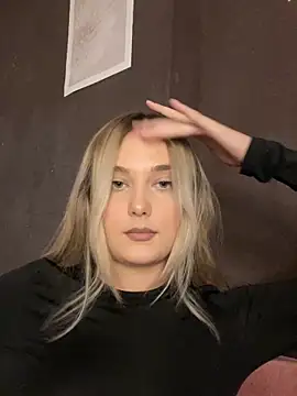 Snapshot of Alisa_Rise chatting on 10-04-25, 02:26 Alisa Rise online show from 10-04-25, 02:26