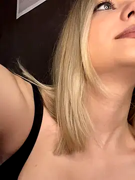 Snapshot of Alisa_Rise chatting on 11-18-25, 10:31 Alisa Rise online show from 11-18-25, 10:31