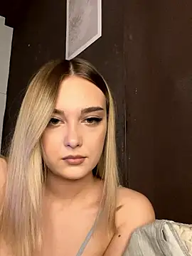 Snapshot of Alisa_Rise chatting on 01-10-26, 04:31 Alisa Rise online show from 01-10-26, 04:31