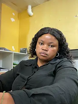 Snapshot of Curveysinaa chatting on 02-11-25, 08:15 Curveysinaa online show from 02-11-25, 08:15