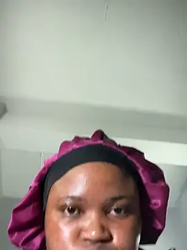 Snapshot of Curveysinaa chatting on 02-13-25, 07:21 Curveysinaa online show from 02-13-25, 07:21