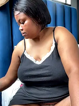 Snapshot of Curveysinaa chatting on 11-12-25, 07:20 Curveysinaa online show from 11-12-25, 07:20