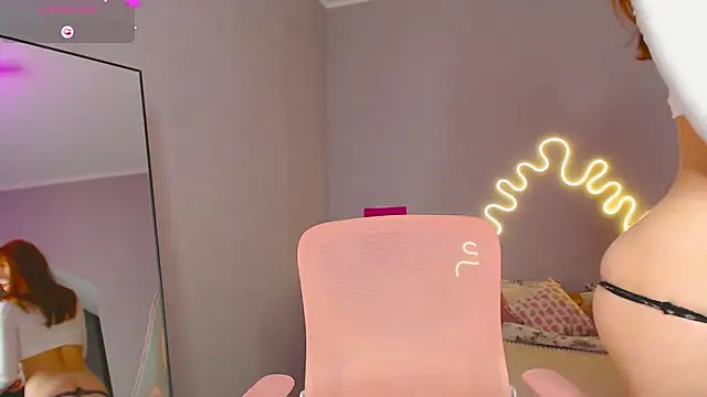 Snapshot of Red__Candy chatting on 02-09-25, 05:54 Red Candy online show from 02-09-25, 05:54